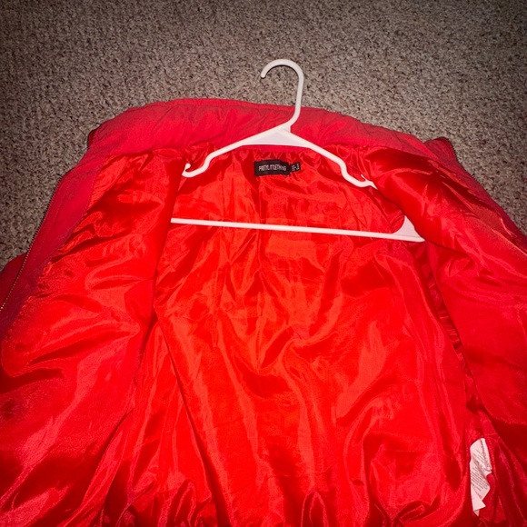 PrettyLittleThing Bold Red Jacket - Picture 6 of 6